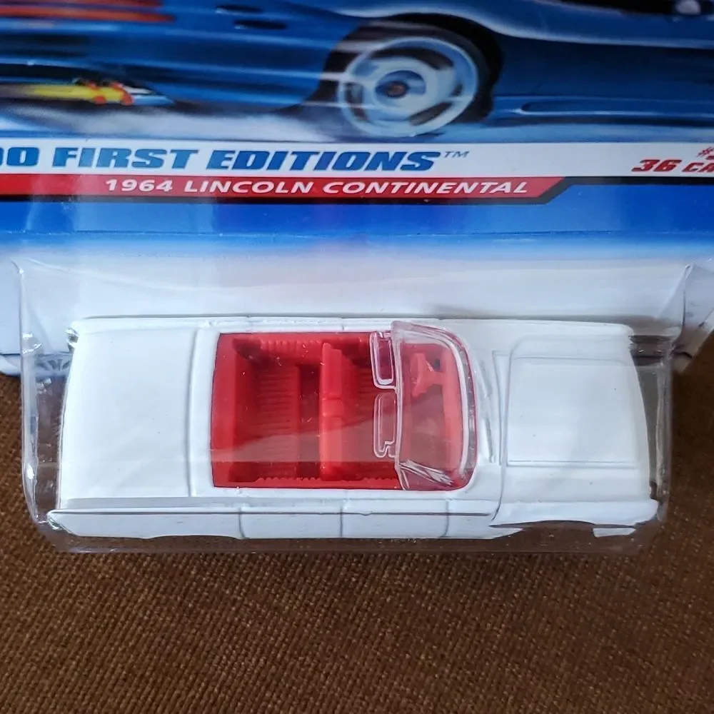 Hot Wheels 1964 Lincoln Continental 24366 NIP